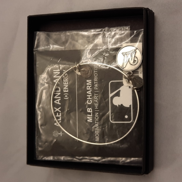 NWT, Alex and Ani MLB Milwaukee Brewers Bangle Bracelet - Picture 4 of 6